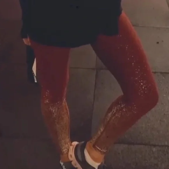 Beyond yoga burgundy& gold high waisted leggings! ✨🧘‍♀️✨ - Picture 2 of 9